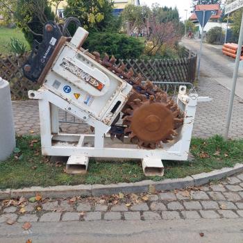 Schraßenbau, Kanal und Wasserleitungsbau in Schleiz, Konrad-Duden-Straße
Einsatz Felsfräse!